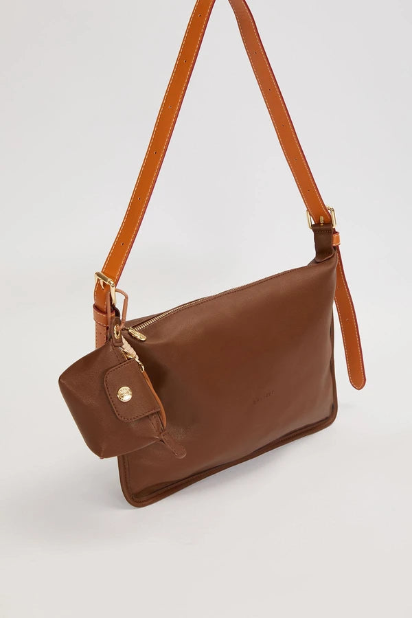 Levidor Charm Aksesuar Detaylı Baget Çanta - Kahve (930885)